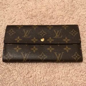 Authentic Louis Vuitton Sarah Wallet